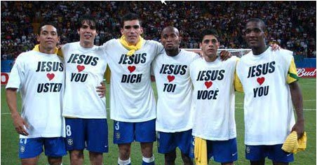 http://www.ulizalinks.co.ke/wp-content/uploads/2014/06/Kaka-and-Brazil-players.jpg
