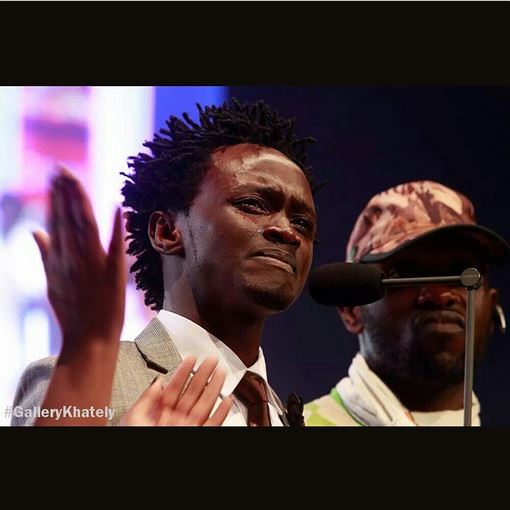 link Bahati crying after winning an award (c) uliza