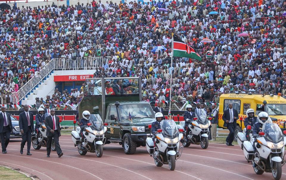 link Uhuru greeting the crowd during Mashujaa Day uliza