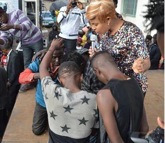 Size 8 takes the gospel to street kids item-thumbnail